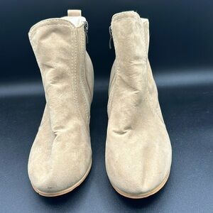 tan faux suede Jingpin Vera Cuoio booties size 8.5